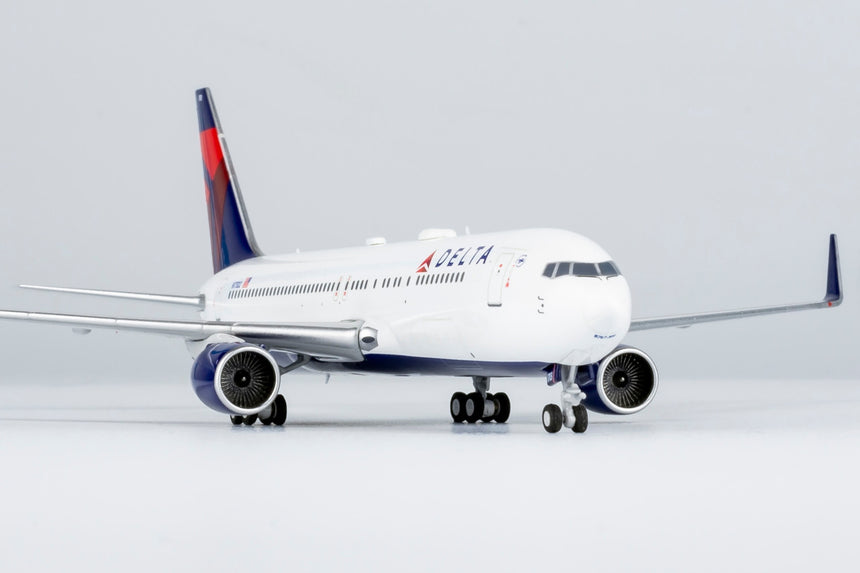 NG Models Delta AirLines Boeing 767-300ER/w N173DZ with CF6 engines 1/400 17002