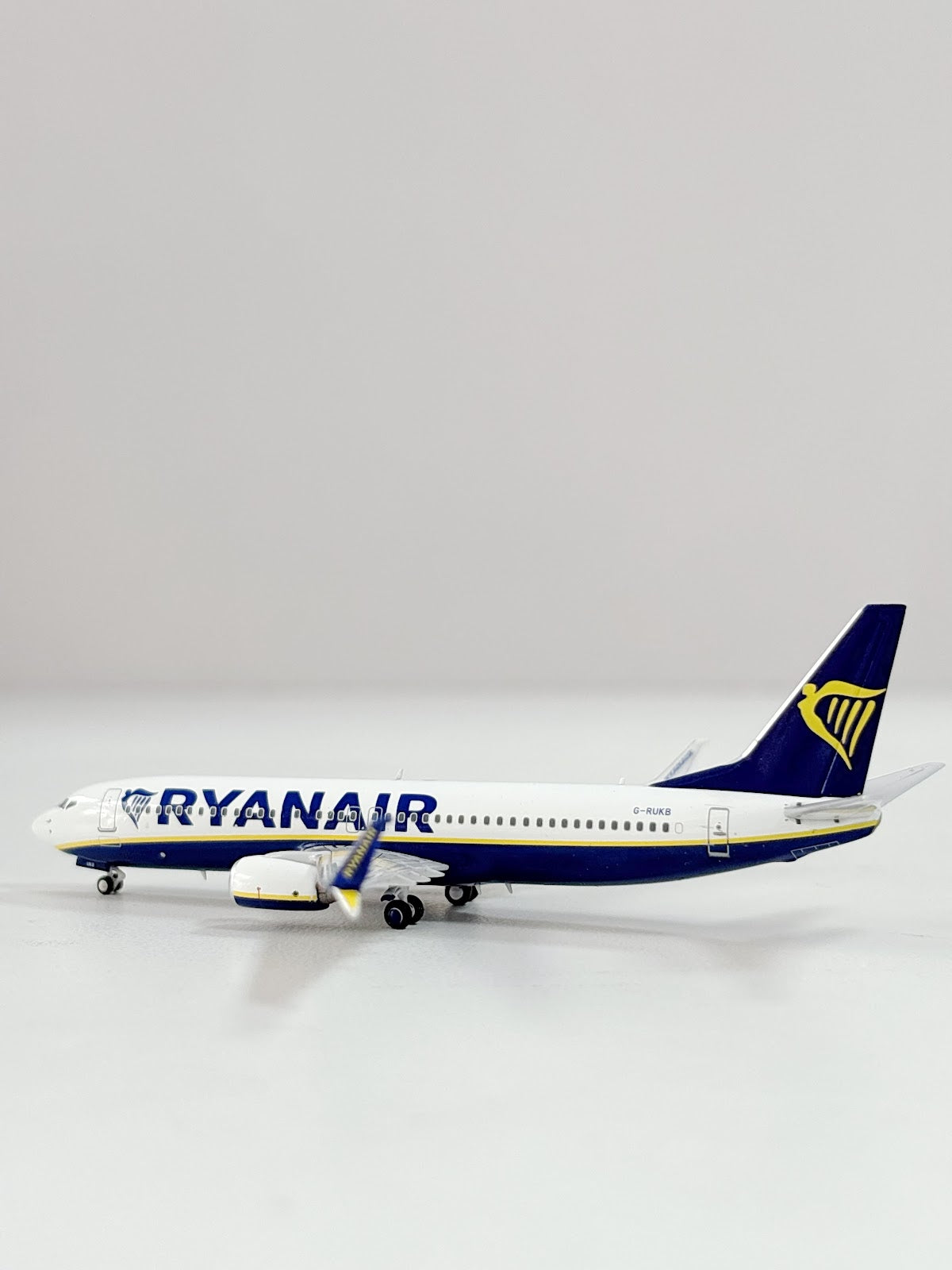 Ryanair Boeing 737-800 G-RUKB 1/400 Aircraft Scale Model