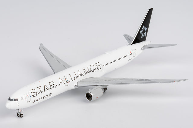 NG Models United Airlines (Star Alliance livery) Boeing 767-400ER N76055 1/400 Aircraft Scale Model
