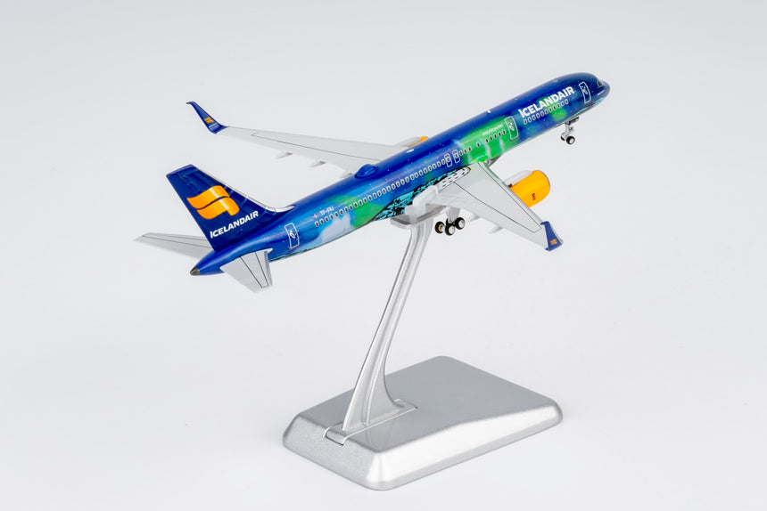 NG Models Icelandair Boeing B757-200/w A321 TF-FIU Aurora (Northern Lights); (Ultimate) 1/400 Aircraft Scale Model