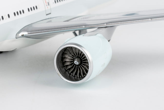 NG Models Cathay Pacific Airways Boeing 777-300ER B-KPF Ultimate 1/400 Aircraft Scale Model