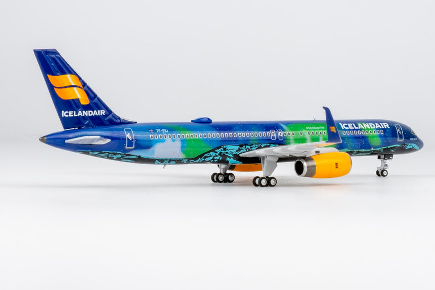 NG Models Icelandair Boeing B757-200/w A321 TF-FIU Aurora (Northern Lights); (Ultimate) 1/400 Aircraft Scale Model