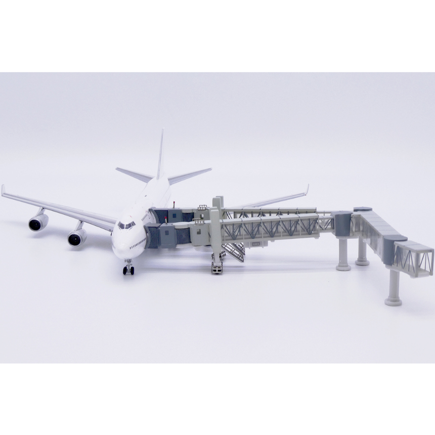 JC Wings Air Passenger Bridge B747 (Transparent) 1/400 Scale Model Accessory