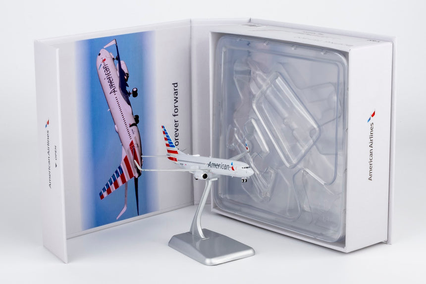NG Models American Airlines Boeing 737-800 N883NN Ultimate 1/400 Aircraft Scale Model