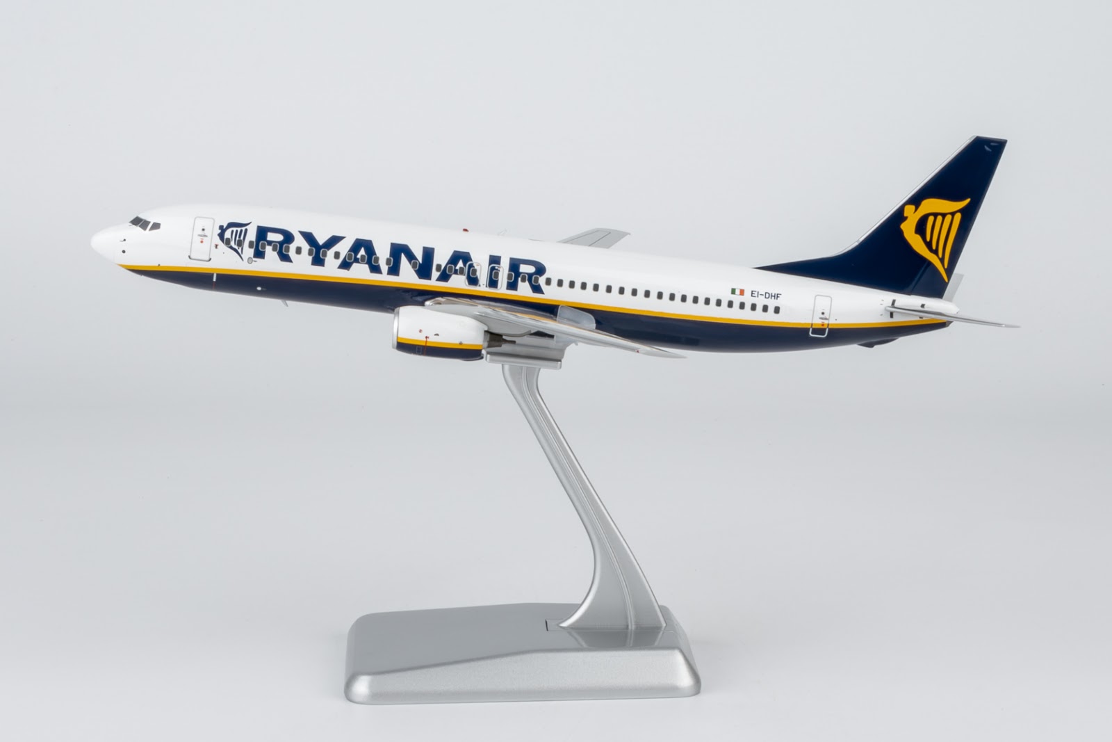 NG Models Ryanair Boeing 737-800 EI-DHF (old colours, without