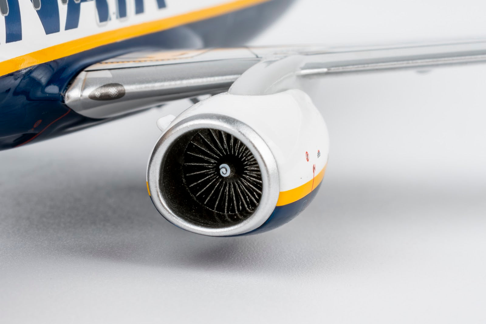 NG Models Ryanair Boeing 737-800 EI-DHF (old colours, without