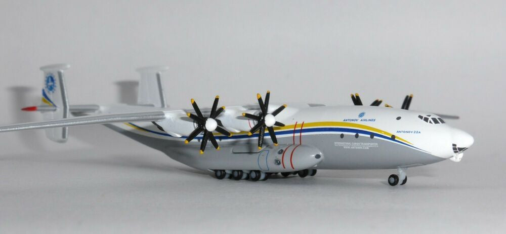 クリスマス　herpa 1/500 Airlines Antonov AN-22 Herpa Antonov Airlines An22 1/500 - Who's Who in the Zoo