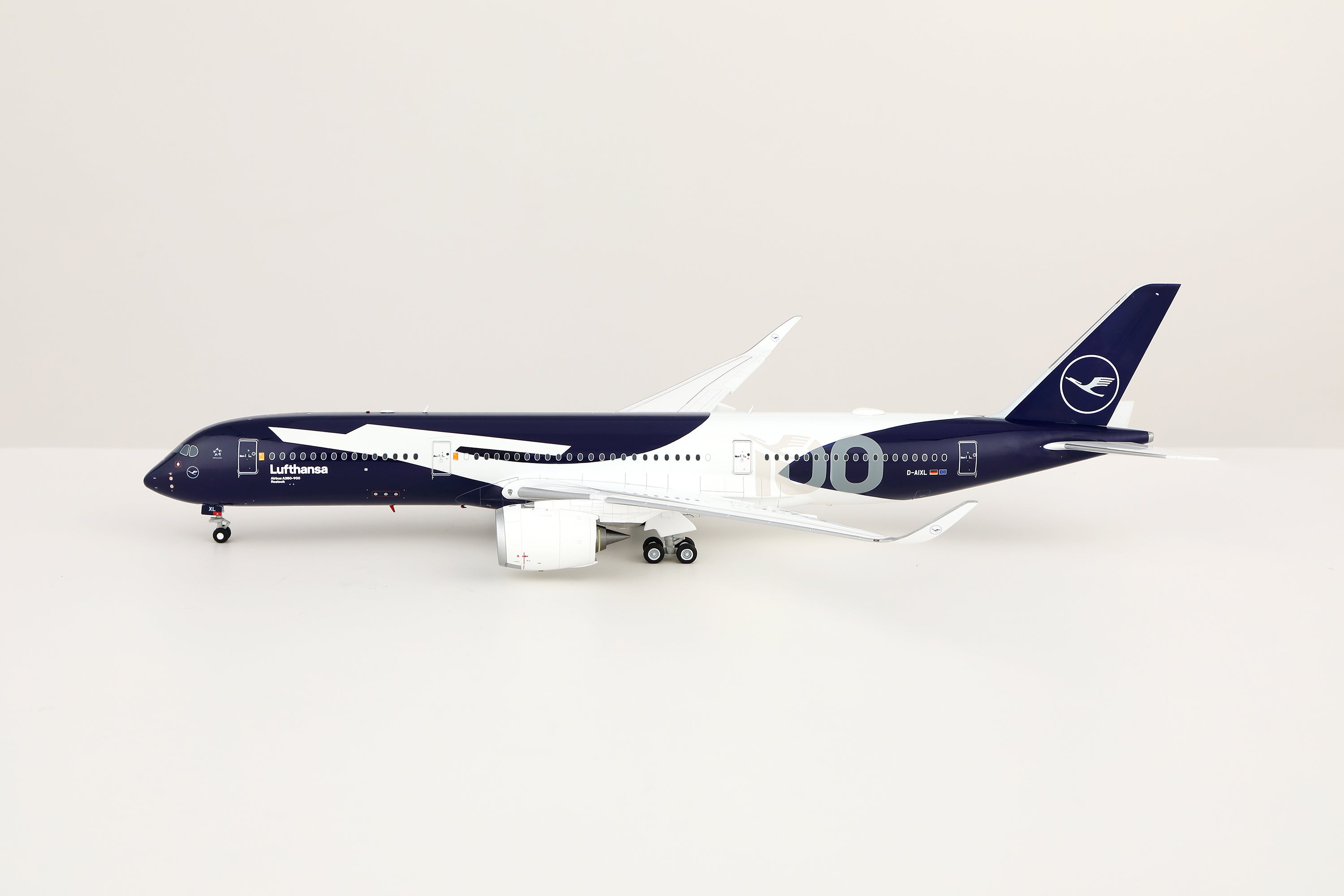 SQ Wings Lufthansa Airbus A350-900 D-AIXL 1/200 Aircraft Scale