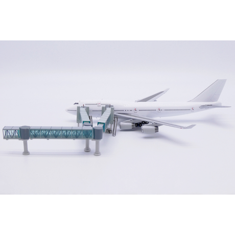 JC Wings Air Passenger Bridge B747 (Green) 1/400 Scale Model Accessory