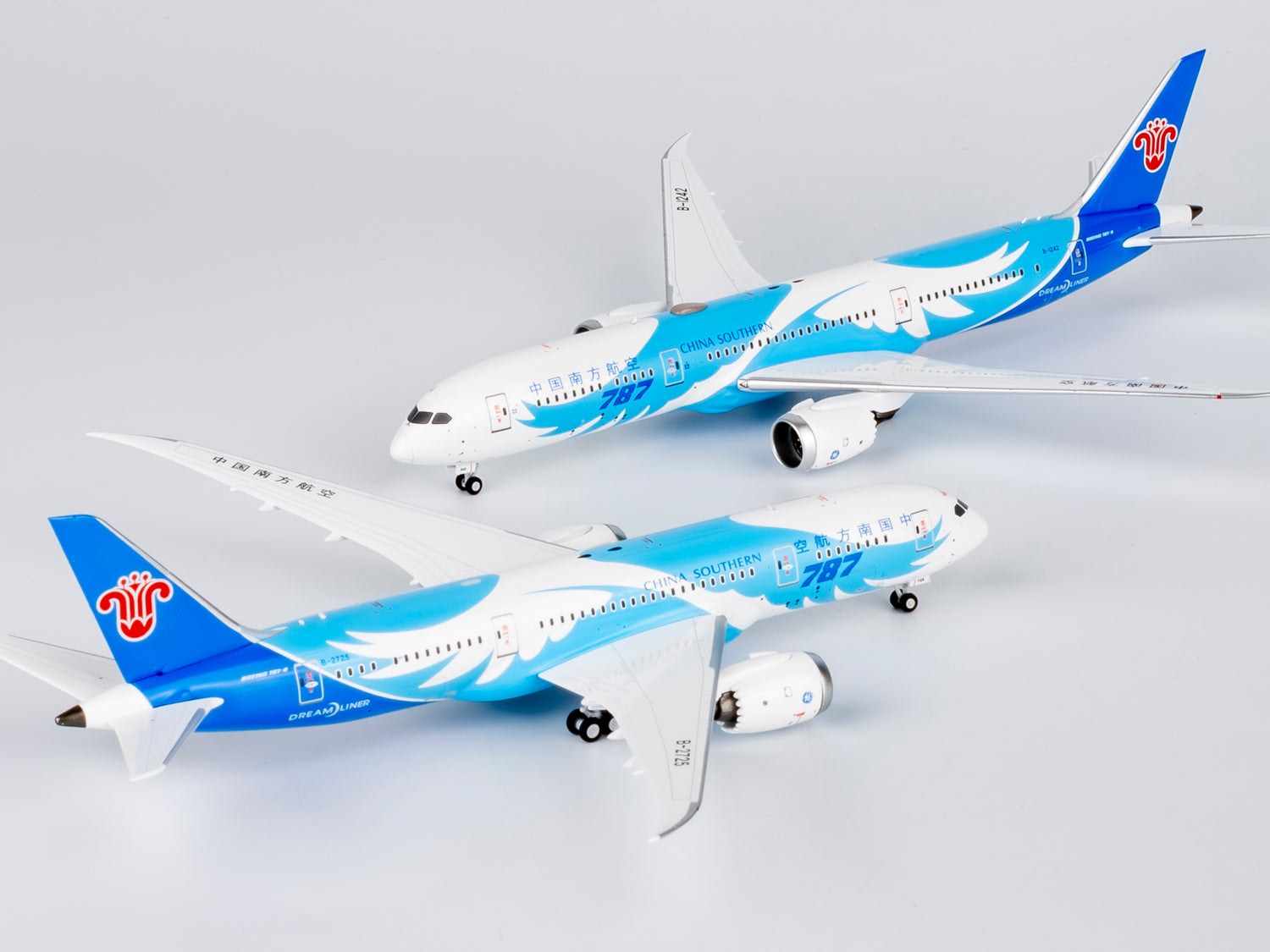NG Models China Southern Airlines the 1st 787-9 introduced by CZ Boeing 787-9 Dreamliner B-1242 1/400 Aircraft Scale Model
