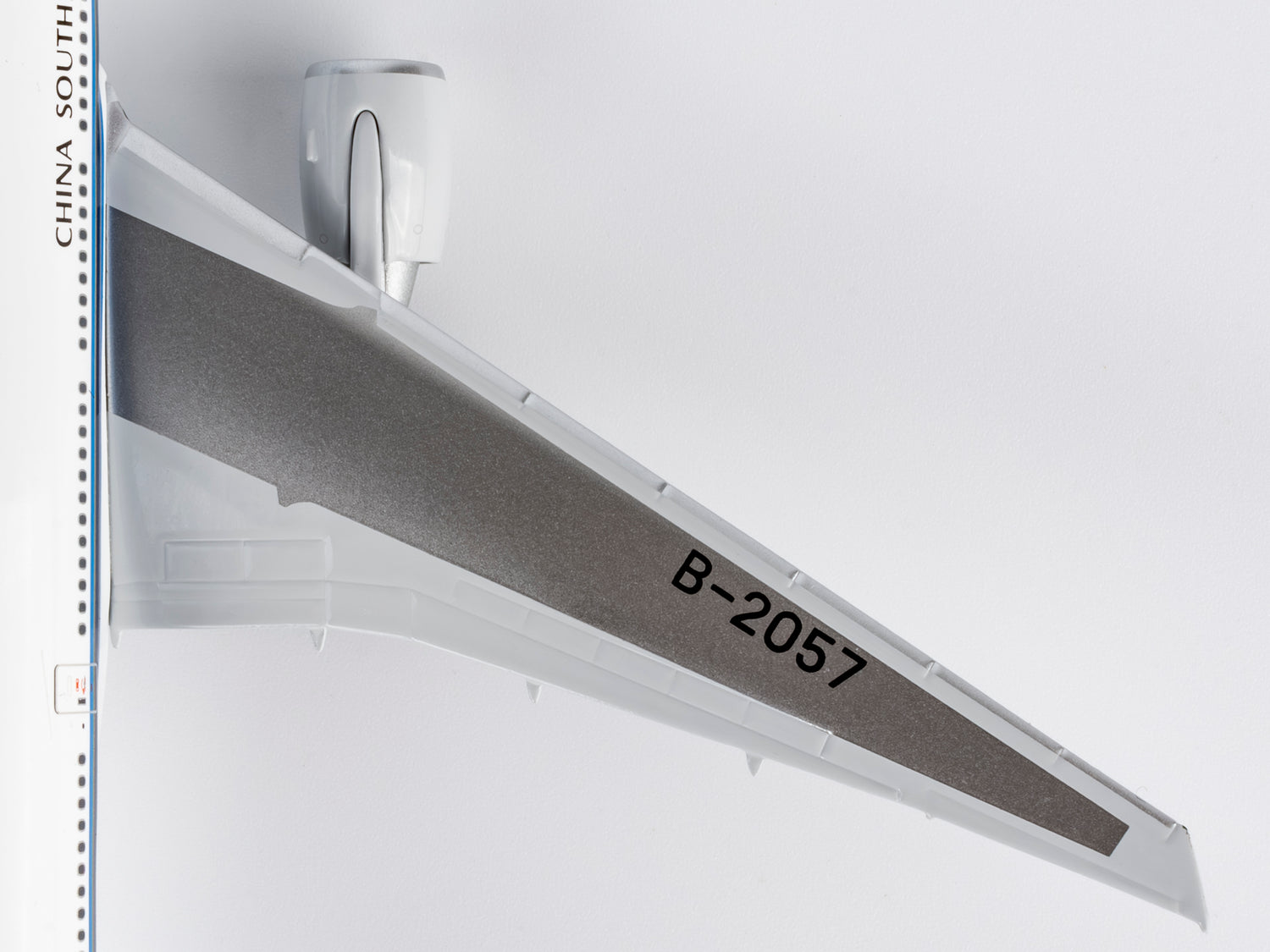 NG Models China Southern Airlines “PEARL OF THE SOUTH - 南方明珠”号; ETOPS - 越太平洋延程飞行 Boeing 777-200ER B-2057 1/400 Aircraft Scale Model