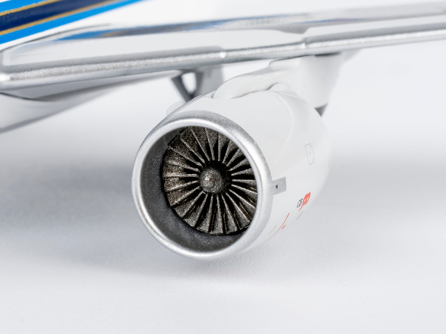 NG Models China Southern Airlines “PEARL OF THE SOUTH - 南方明珠”号; ETOPS - 越太平洋延程飞行 Boeing 777-200ER B-2057 1/400 Aircraft Scale Model