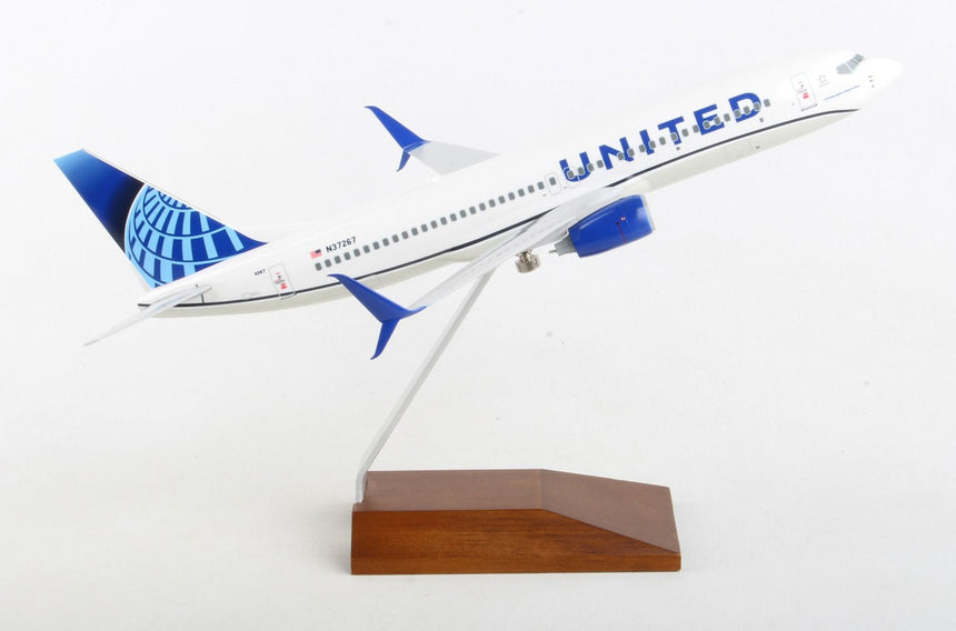 SkyMarks United Boeing 737-800 W/Wood Stand 2019 New Livery 1/130 Scale