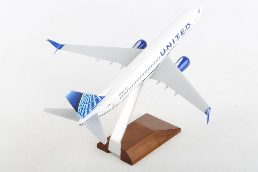 SkyMarks United Boeing 737-800 W/Wood Stand 2019 New Livery 1/130 Scale