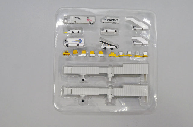 JC Wings Airport Accessories Pack of 20 Parts 1/400 Scale Model Accessory