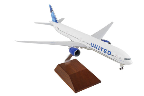 SkyMarks United Boeing 777-300 W/Wood Stand 2019 New Livery 1/200 Aircraft Scale Model