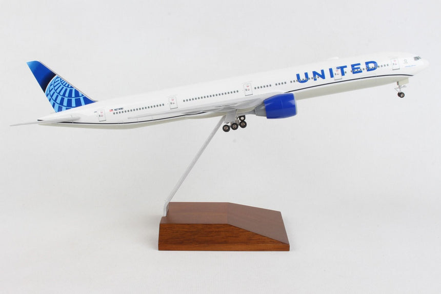 SkyMarks United Boeing 777-300 W/Wood Stand 2019 New Livery 1/200 Aircraft Scale Model