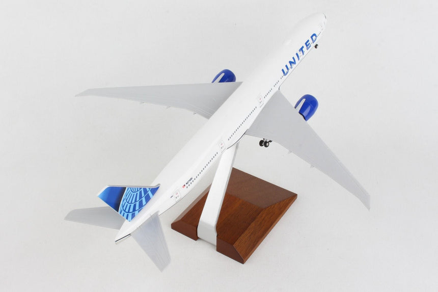 SkyMarks United Boeing 777-300 W/Wood Stand 2019 New Livery 1/200 Aircraft Scale Model