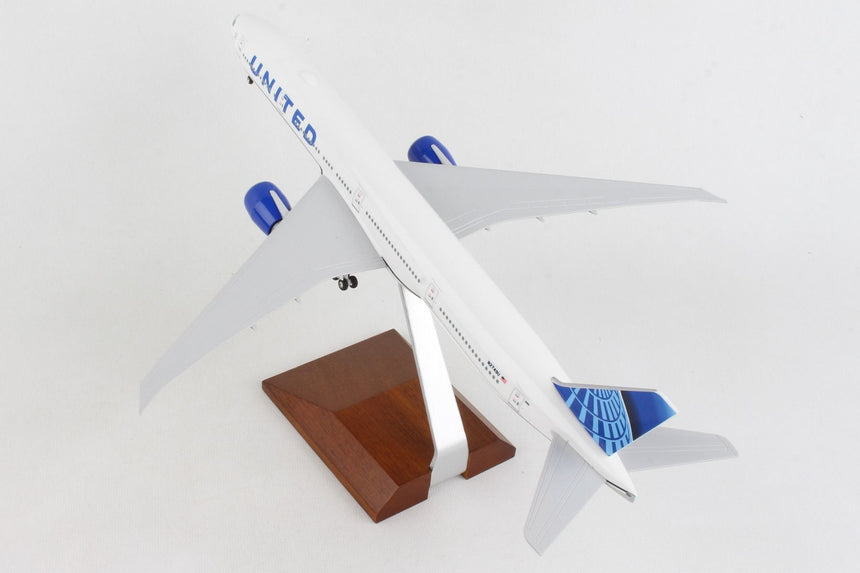 SkyMarks United Boeing 777-300 W/Wood Stand 2019 New Livery 1/200 Aircraft Scale Model