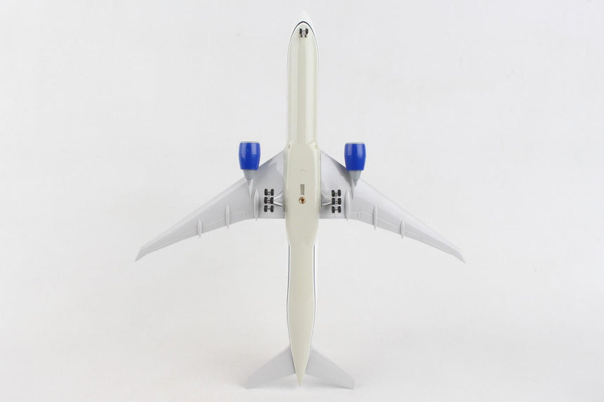 SkyMarks United Boeing 777-300 W/Wood Stand 2019 New Livery 1/200 Aircraft Scale Model