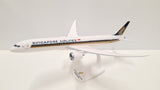 Snap-Fit Singapore Airlines Boeing 787-10 Plastic Model 1/200 Aircraft Scale Model