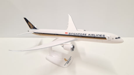 Snap-Fit Singapore Airlines Boeing 787-10 Plastic Model 1/200 Aircraft Scale Model