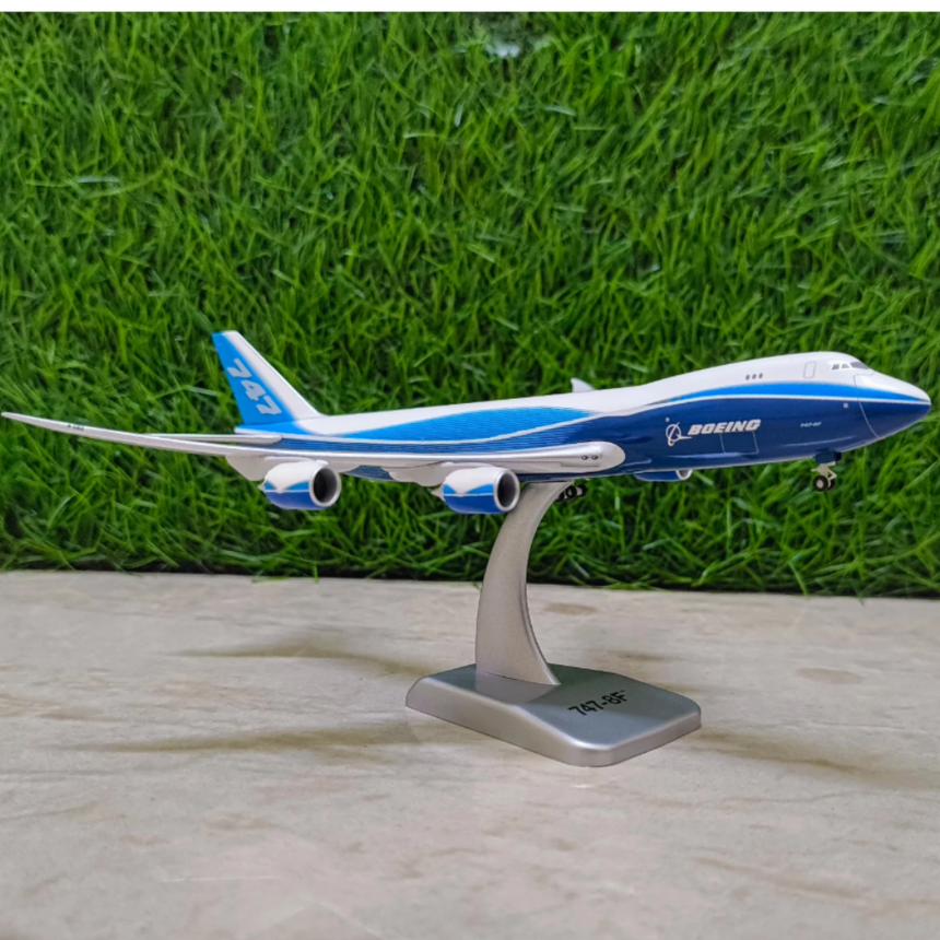 Hogan Boeing 747-8F 1/400 Aircraft Scale Model
