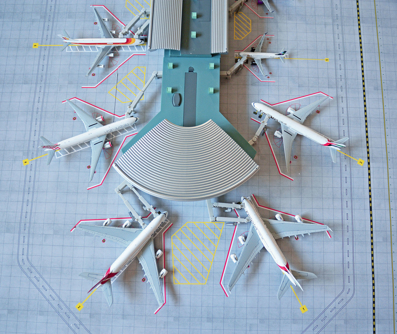 GeminiJets New Airport Terminal Mat 1/400 GJAPS008 - Aircraft