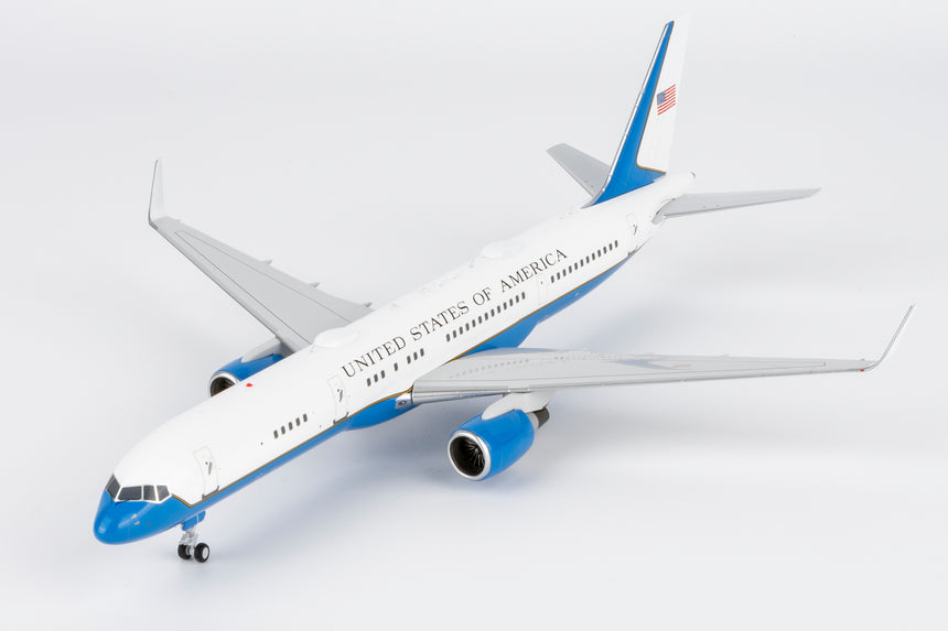 NG Models United States - US Air Force (USAF) equipped with PW2040 engines C-32A (757-200) 98-0001 1/200 Aircraft Scale Model