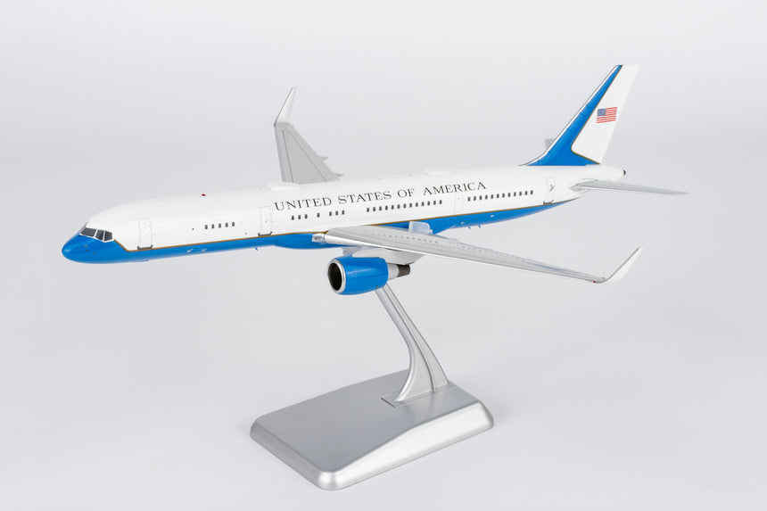 NG Models United States - US Air Force (USAF) equipped with PW2040 engines C-32A (757-200) 98-0001 1/200 Aircraft Scale Model