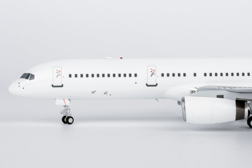 NG Models USA - Air Force C-32B (Boeing 757-200) 00-9001 1/200 Aircraft Scale Model