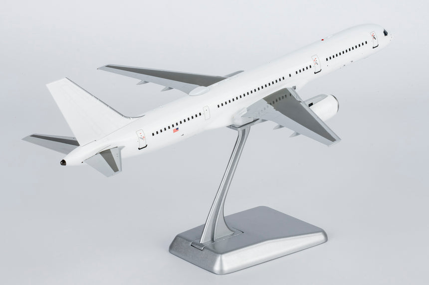 NG Models USA - Air Force C-32B (Boeing 757-200) 00-9001 1/200 Aircraft Scale Model