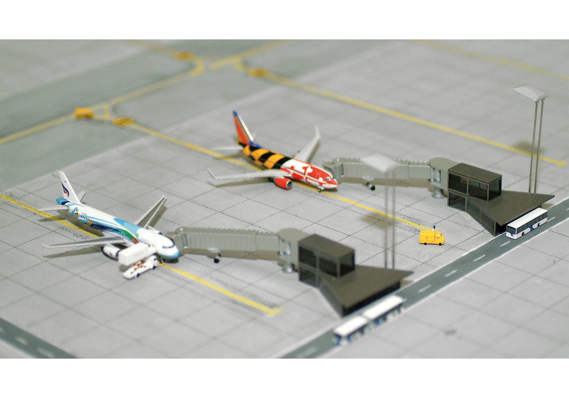Herpa Apron Boarding Stations 1/500 - Aircraft Model Store