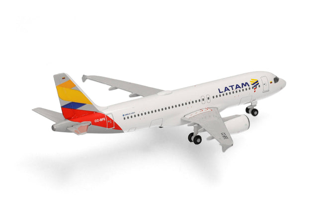 Herpa LATAM Airlines Chile Airbus A320 - Chile Flag livery - CC-BFE 1/500 Aircraft Scale Model