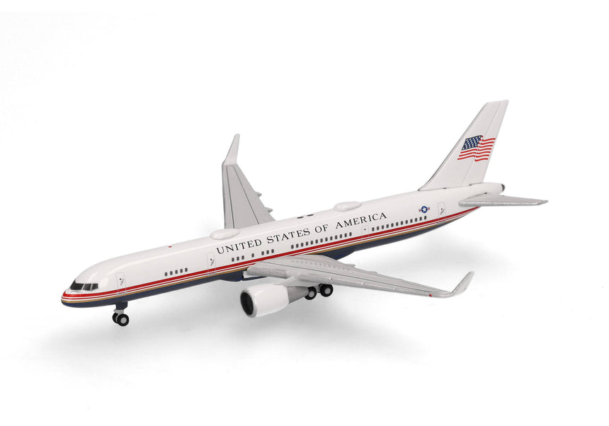 Herpa U.S. Air Force Boeing VC-32 "Air Force Two" – 99-0003, 1st Airlift Squadron, Joint Base Andrews 1/500 Aircraft Scale Model