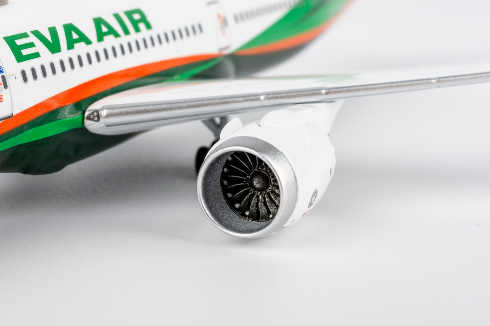 NG Models Eva Airways Boeing 787-9 Dreamliner B-17882 1/400