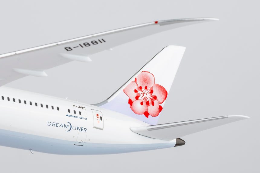NG Models China Airlines Boeing 787-9 Dreamliner B-18811 (first 787-9 for China Airlines) (Ultimate) 1/400 Aircraft Scale Model