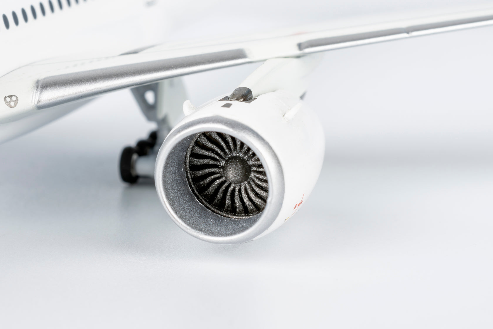 NG Models Japan Airlines (JAL) Airbus A350-1000 JA04WJ 1/400