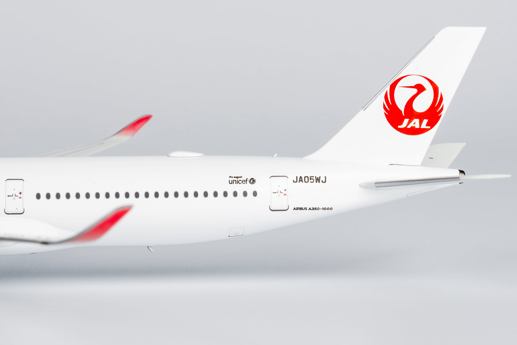 JAL A350-1000 日本航空 エアバス JA05WJ 1:400 NG JAL A350-1000、5号機が羽田到着 4号機と並ぶ
