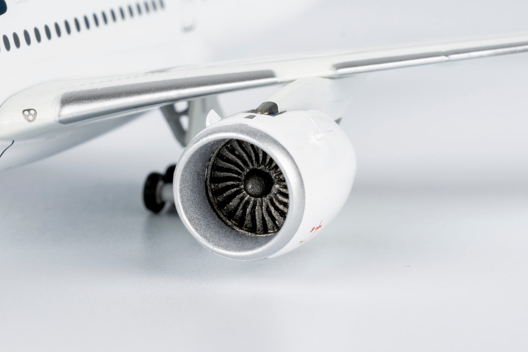 NG Models Japan Airlines (JAL) Airbus A350-1000 JA06WJ 1/400