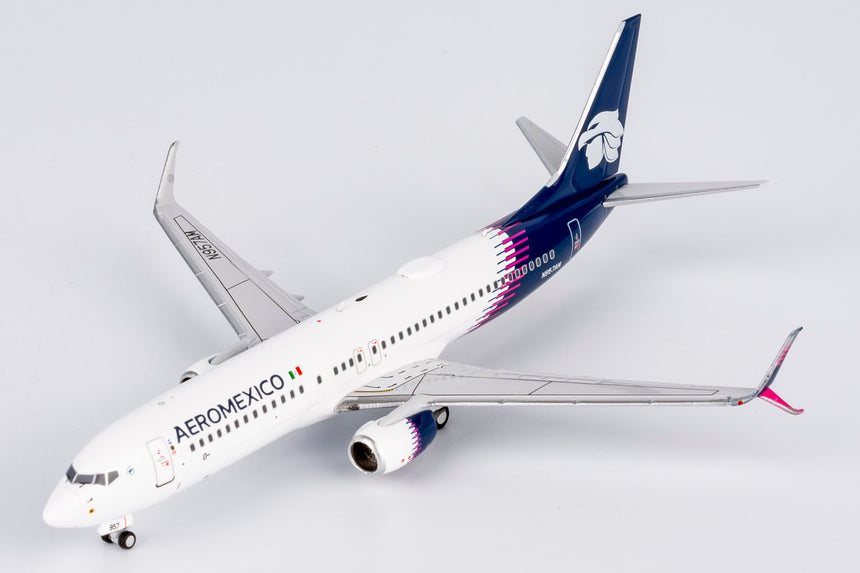 NG Models Aeromexico (New Paint with Scimitar Winglets) Boeing 737-800/w N957AM 1/400 Aircraft Scale Model