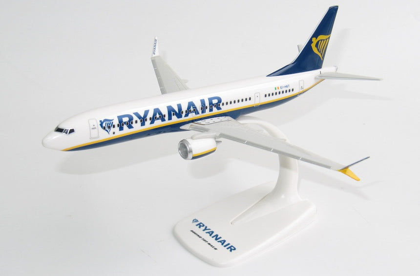 Ryanair Boeing 737 MAX Snap-Fit Model Plane 1/200
