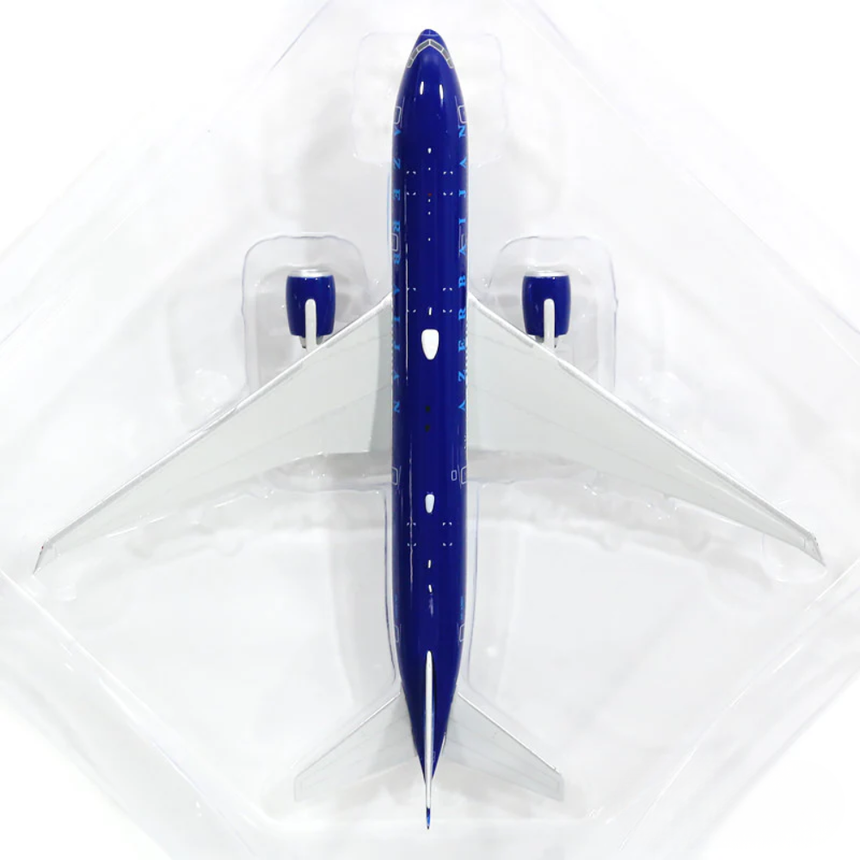 Phoenix Azerbaijan Airlines Boeing 777-200LR 4K-AI001 1/400 Aircraft Scale Model