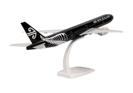 Herpa Air New Zealand Boeing 777-300ER – ZK-OKQ "All Blacks" 1/200 612777