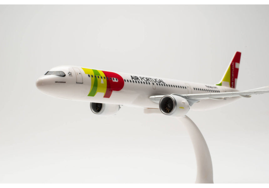 Herpa TAP Air Portugal Airbus A321LR – CS-TXF "Amália Rodrigues" 1/200 Scale