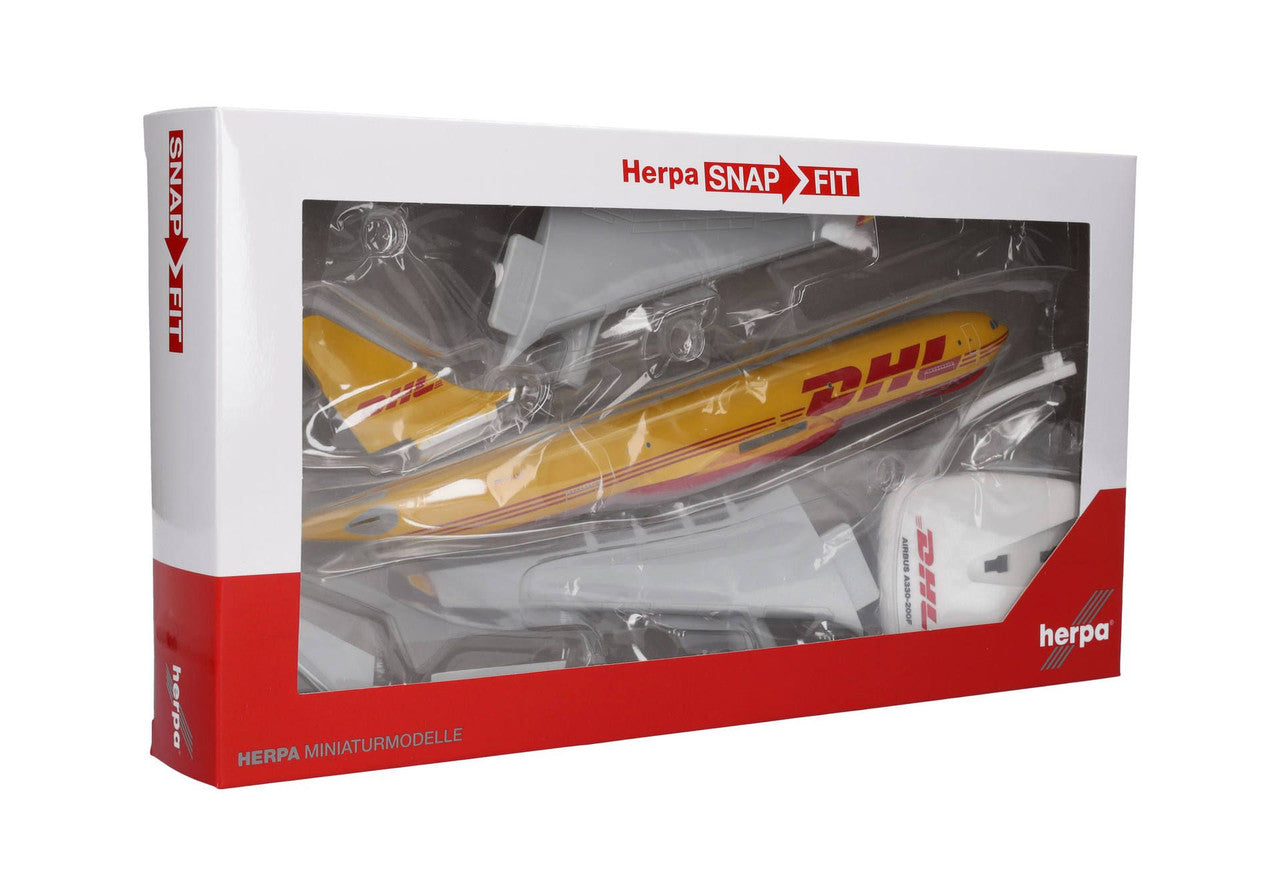 Herpa DHL Aviation Airbus A330-200F D-ALMA Snap-fit 1/200 Scale
