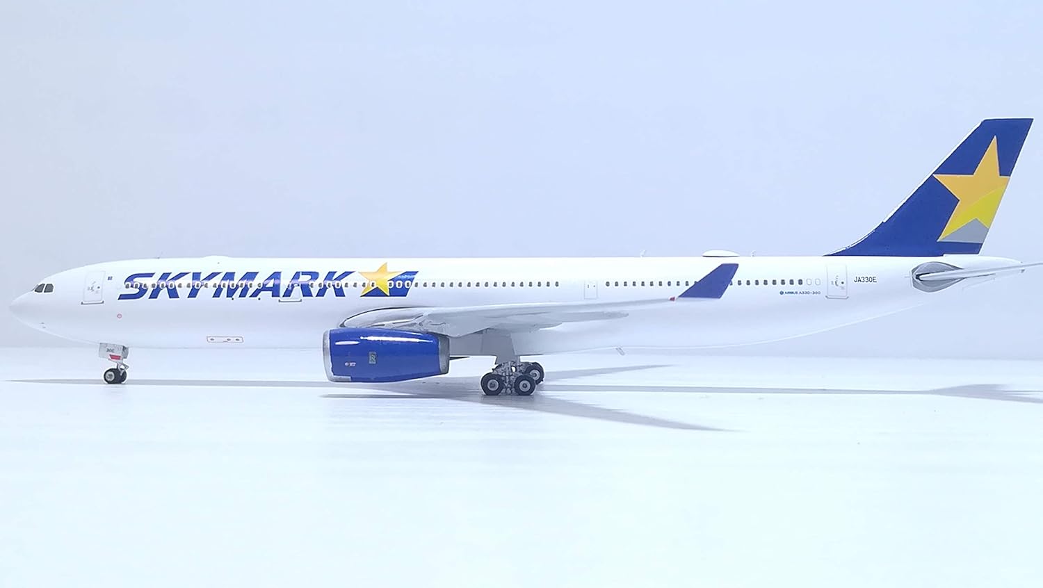 Phoenix Skymark Airlines Airbus A330-300 JA330E 1/400 - Aircraft