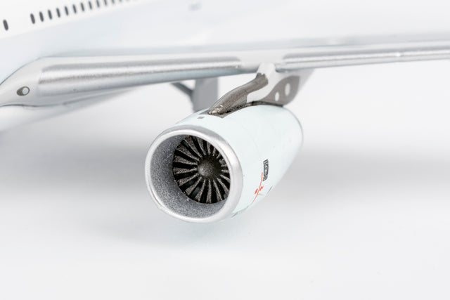 NG Models Cathay Pacific Airways Airbus A330-300 B-HLW 1/400 Aircraft Scale Model