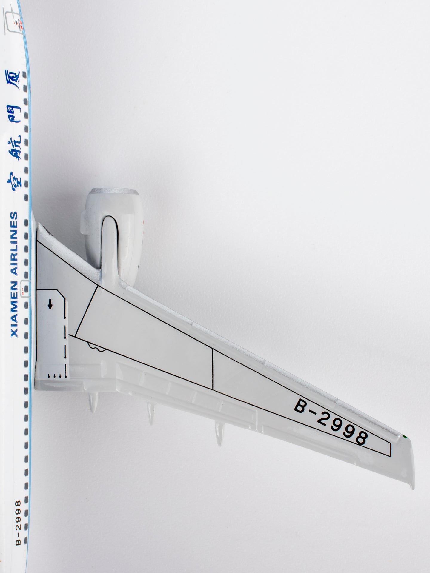 NG Models Xiamen Airlines (classic colors; Xiamen Airlines' first 737-700) Boeing 737-700 B-2998 1/400 Aircraft Scale Model