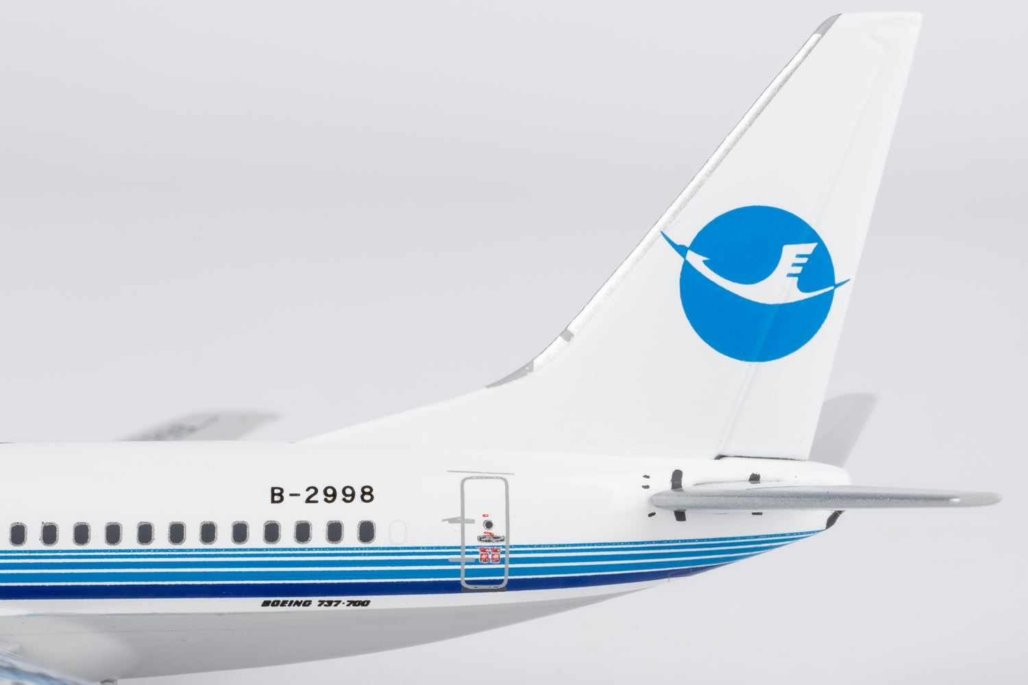 NG Models Xiamen Airlines (classic colors; Xiamen Airlines' first 737-700) Boeing 737-700 B-2998 1/400 Aircraft Scale Model